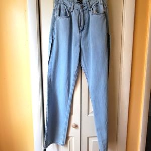 Jeans with high split